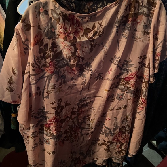 SHEIN Pink Floral Blouse - Picture 4 of 4